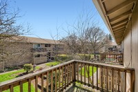 Images Garden View Apartments in Vancouver, WA - Foto de edificio - Building Photo