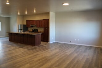 665 Heyburn Ave, Unit 1101 and 1201 in Twin Falls, ID - Foto de edificio - Building Photo
