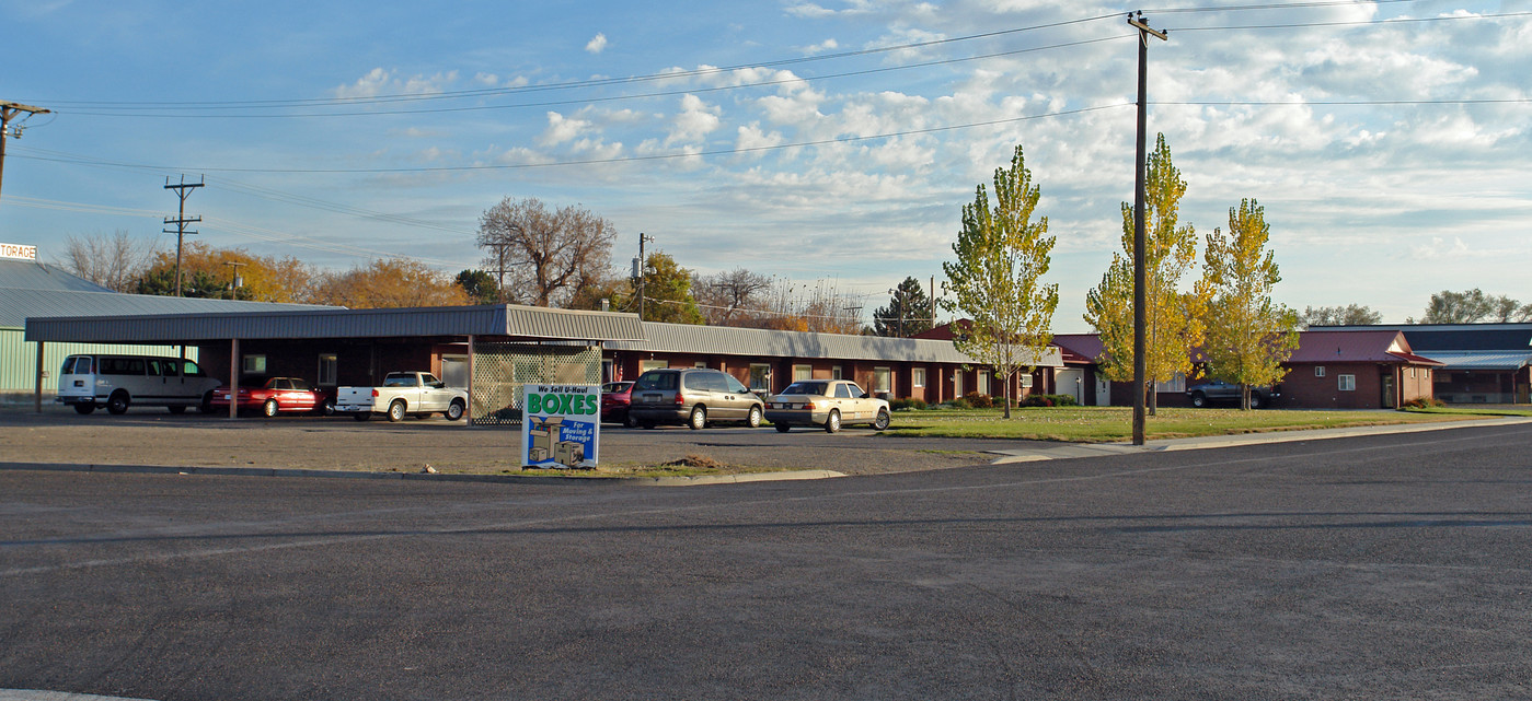 188 SE 4th St in Ontario, OR - Building Photo