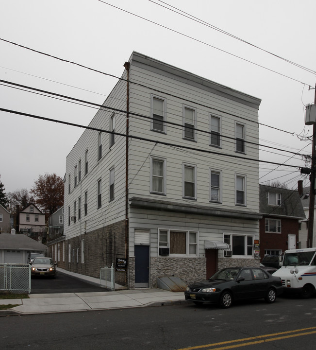 367 Highland Ave in Clifton, NJ - Building Photo