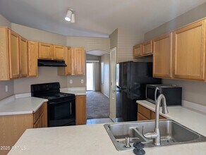 534 W Bluefield Ave in Phoenix, AZ - Foto de edificio - Building Photo
