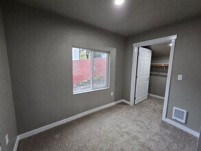 1641 SE Marsters Ave in Roseburg, OR - Building Photo - Building Photo