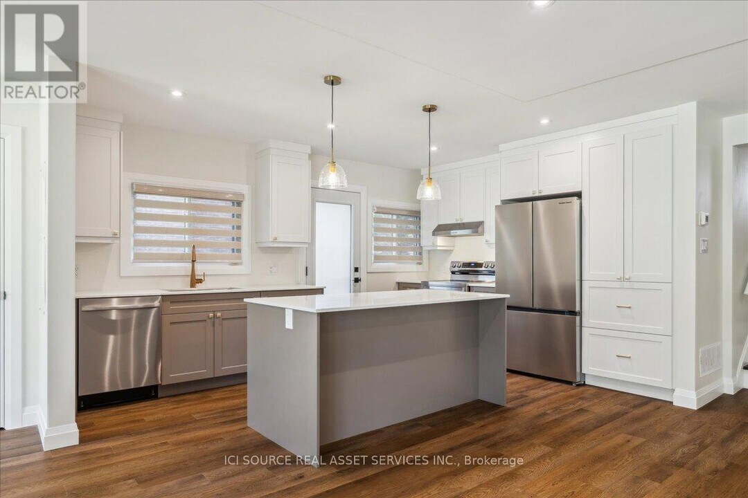 258 Pottruff Rd N in Hamilton, ON - Building Photo