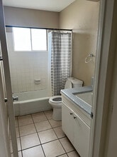 2501 Bishop Dr in Bakersfield, CA - Building Photo - Building Photo