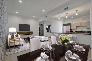 1063 S Wooster St in Los Angeles, CA - Building Photo