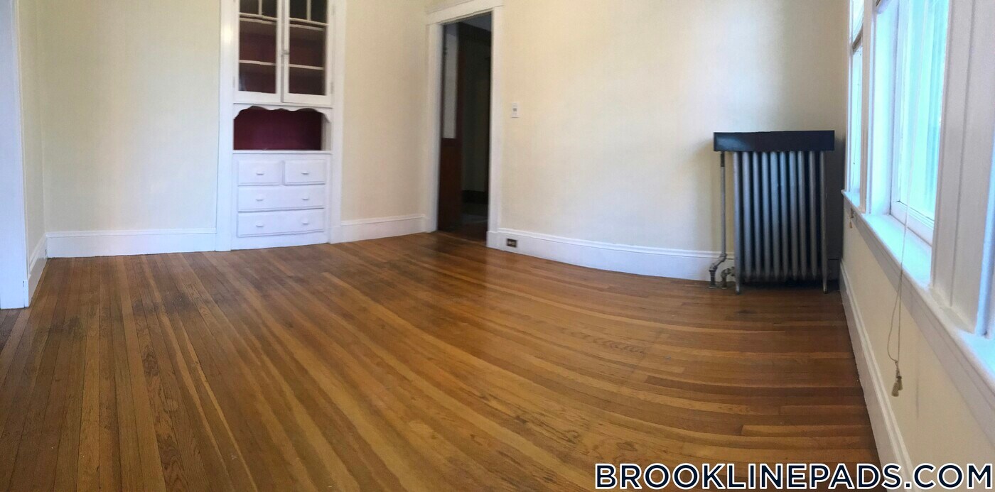27 High St in Brookline, MA - Building Photo