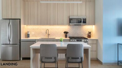 513 S Damen Ave, Unit 916 in Chicago, IL - Building Photo - Building Photo