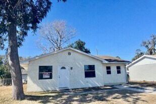 4709 Larch Dr in Zephyrhills, FL - Building Photo