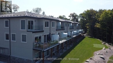 2 Horizon Ln. in Huntsville, ON - Building Photo - Building Photo