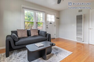 323 Hawthorne Ave in Palo Alto, CA - Building Photo - Building Photo