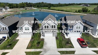 8733 SW Edgewater Dr in Blue Springs, MO - Building Photo - Building Photo