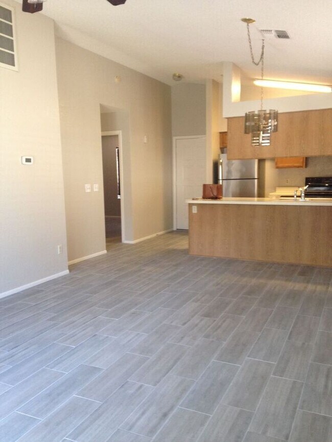 7040 W Olive Ave-Unit -UNIT 12 in Peoria, AZ - Building Photo - Building Photo