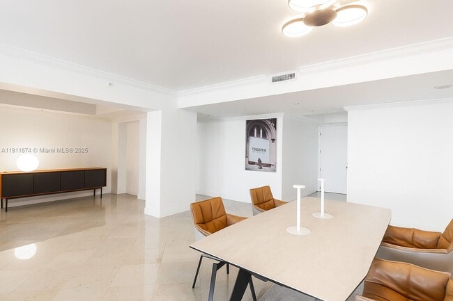 848 Brickell Key Dr, Unit 3904 in Miami, FL - Building Photo - Building Photo