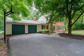10409 Adel Rd in Oakton, VA - Building Photo - Building Photo