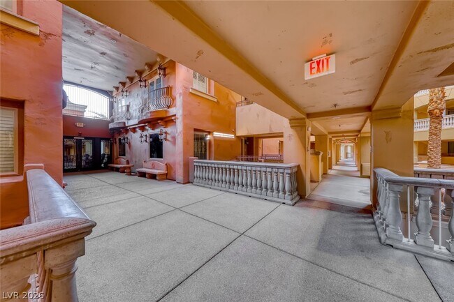 20 Via Mantova in Henderson, NV - Building Photo - Building Photo