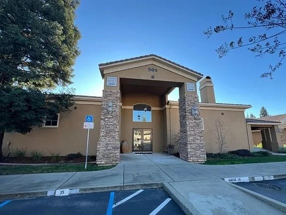 501 Gibson Dr, Unit #1014 in Roseville, CA - Foto de edificio - Building Photo