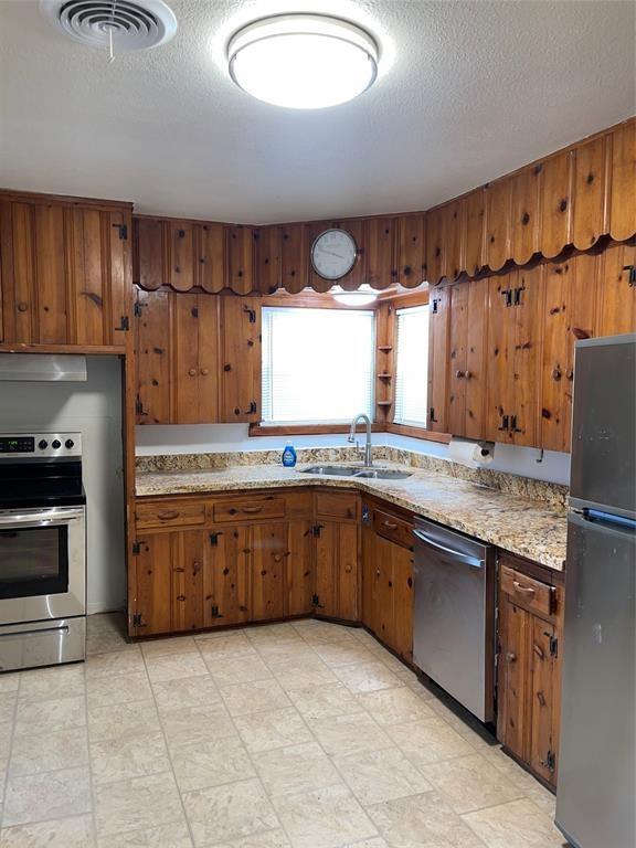 1317 Highland Dr in Bay City, TX - Building Photo - Building Photo