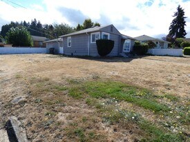 615 S Washington St in Port Angeles, WA - Building Photo