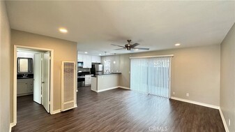 2312 Santa Ana Ave, Unit B in Costa Mesa, CA - Building Photo - Building Photo