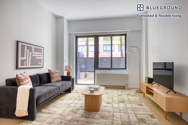 535 W 23rd St