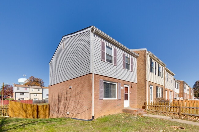 32 Bristol Ct in Stafford, VA - Foto de edificio - Building Photo