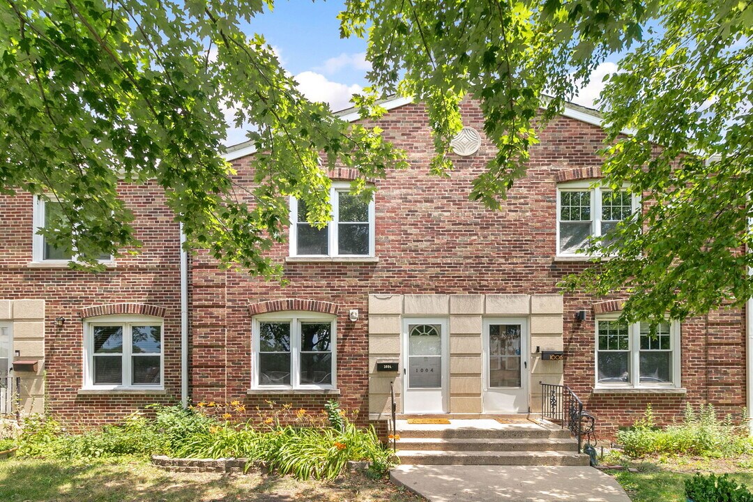 1004 S Taylor Ave in Oak Park, IL - Building Photo