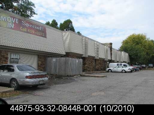 Delaware Gardens Apartments in Tulsa, OK - Foto de edificio - Building Photo