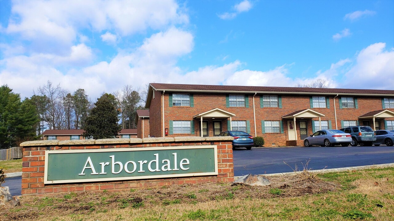 Arbordale Apartment Homes in Dalton, GA - Building Photo