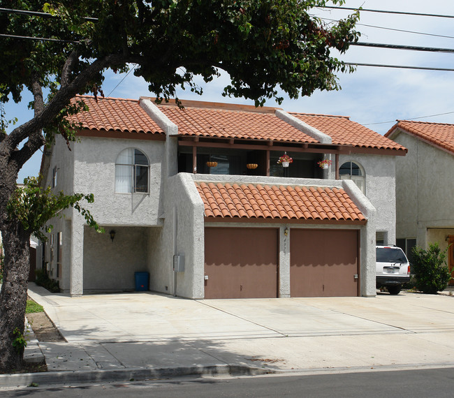 4971 Pearce St in Huntington Beach, CA - Foto de edificio - Building Photo