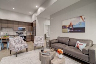 110 W Beall St in Bozeman, MT - Building Photo