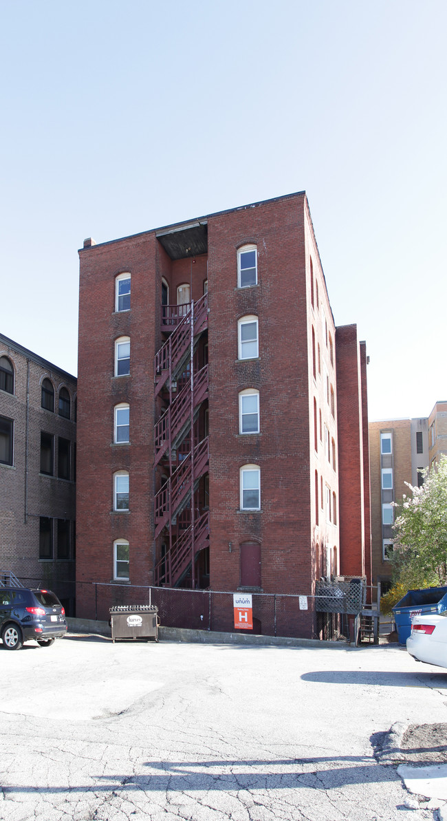 18 Walnut Pl in Worcester, MA - Foto de edificio - Building Photo