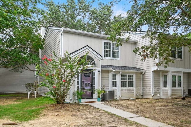 1163 Monaco Dr in Mount Pleasant, SC - Foto de edificio - Building Photo