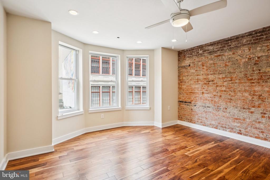 131 S 13th St in Philadelphia, PA - Building Photo