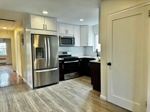65-68 Ellwell Crescent in Queens, NY - Building Photo - Building Photo