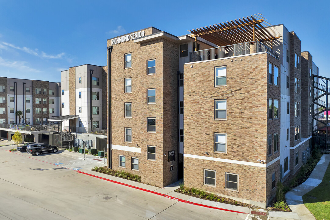 Richmond Senior Village in Houston, TX - Foto de edificio