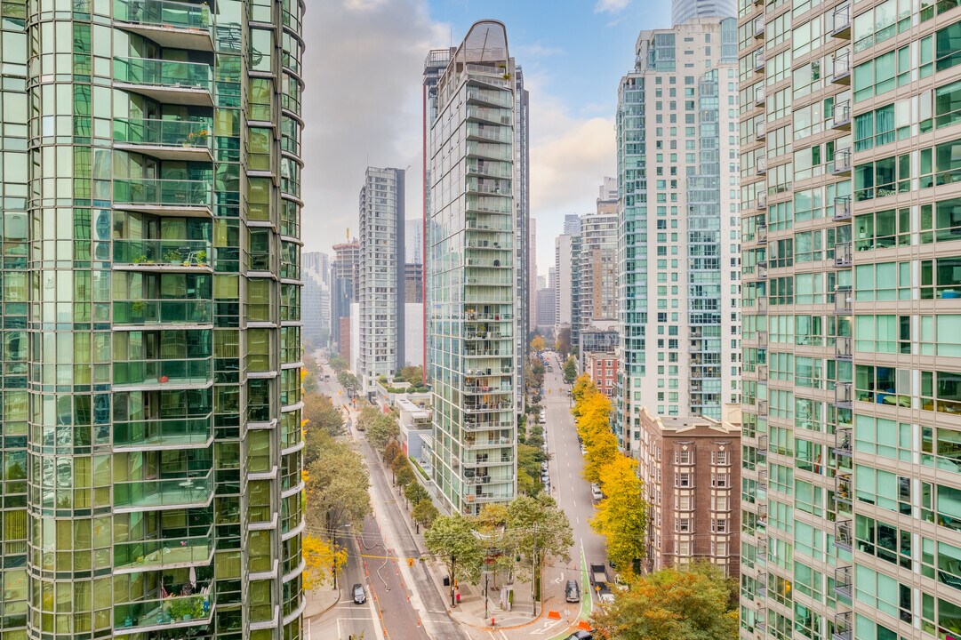 Flatiron in Vancouver, BC - Building Photo