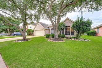 1410 Greenway Village Dr in Katy, TX - Building Photo - Building Photo