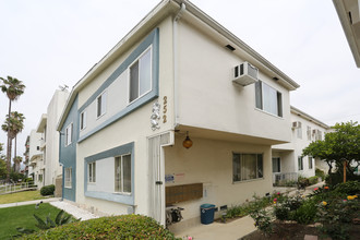 252 S Doheny Dr in Beverly Hills, CA - Building Photo - Building Photo