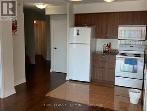 5740 Yonge St in Toronto, ON - Building Photo - Building Photo