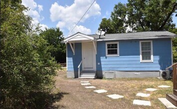 104 1/2 W 55th St in Austin, TX - Building Photo - Building Photo