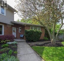 54 Cottonwood Crescent in London, ON - Building Photo