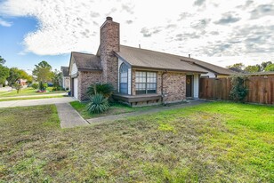 13535 Catalina Village Dr in Houston, TX - Building Photo - Building Photo