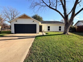 7129 Southridge Trail in Fort Worth, TX - Building Photo