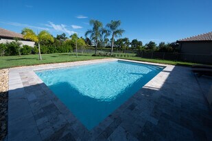 239 SE Courances Dr in Port St. Lucie, FL - Building Photo