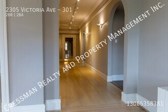 2305 Victoria Ave in Regina, SK - Building Photo - Building Photo