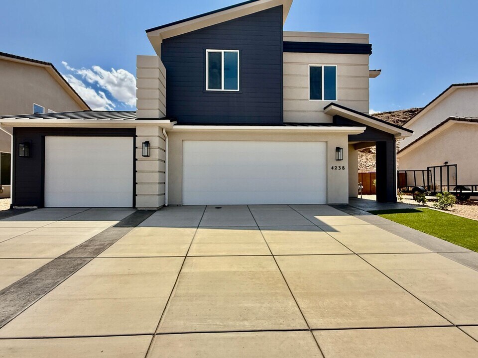 4238 El Capitan Wy in Saint George, UT - Building Photo