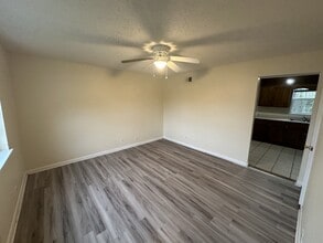 302 Pleasant St in Hinesville, GA - Building Photo - Building Photo