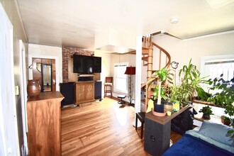 1464 Elizabeth St in Denver, CO - Building Photo - Interior Photo