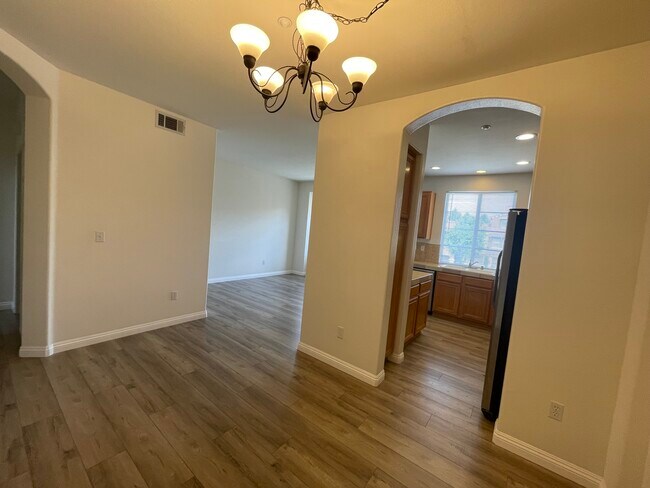 910 Timberwood in Irvine, CA - Building Photo - Building Photo