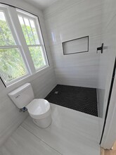 683 1/2 10th Ave S-Unit -1/2 in St. Petersburg, FL - Foto de edificio - Building Photo